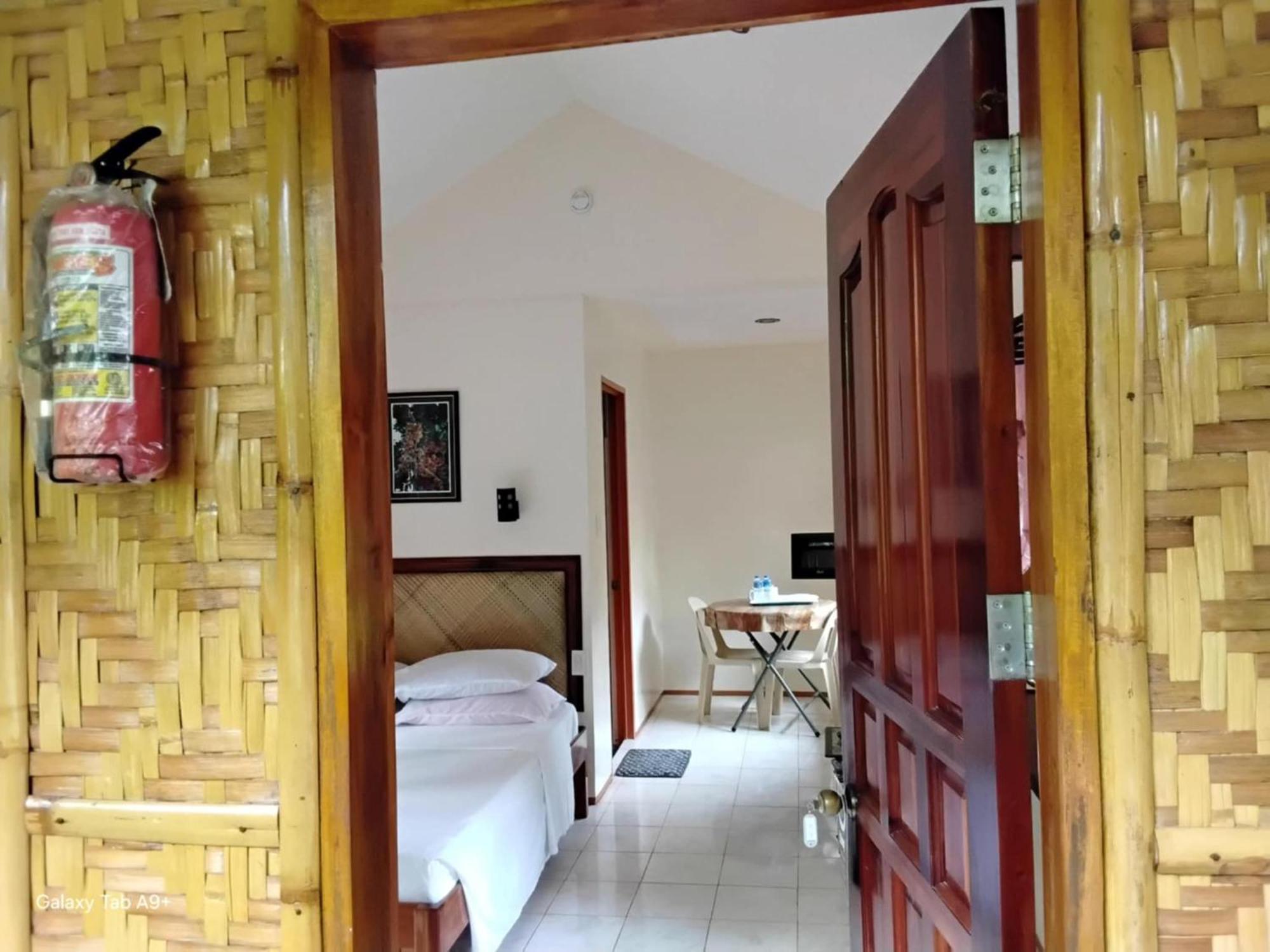 Camiguin Lanzones Resort Mambajao Room photo