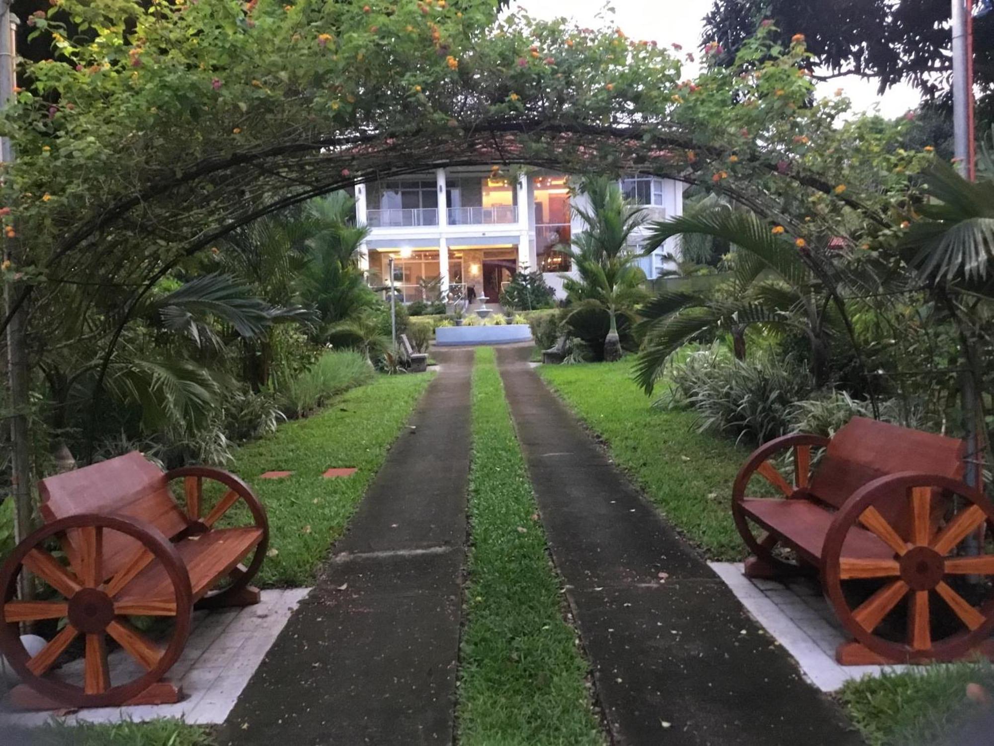 Camiguin Lanzones Resort Mambajao Exterior photo